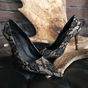 Pointy toed lace covered Aldo heels